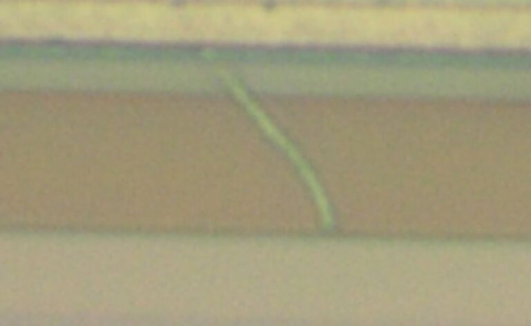 Metallic bridge GaN on Si after MIP etch